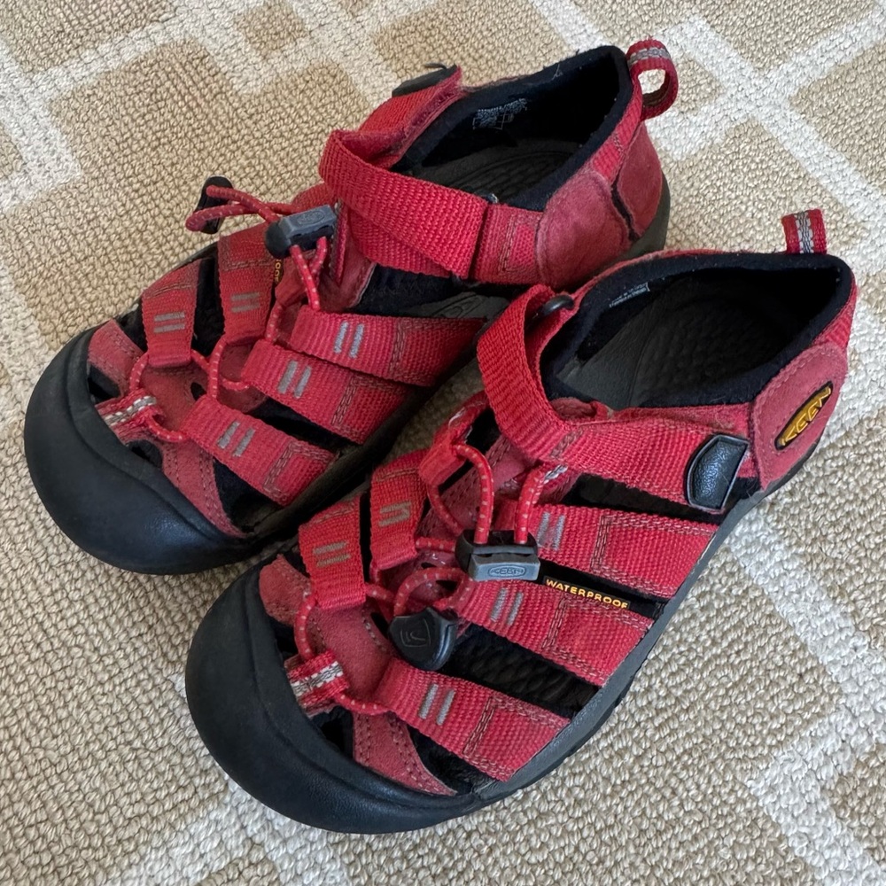 KEEN Kids Waterproof Sport Sandals Red Black Trail Hiking Shoes Beach Summer 1 - Picture 4 of 7